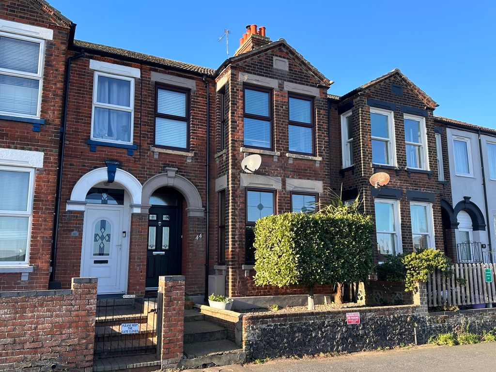 4 bed terraced house for sale in Pier Plain, Gorleston, Great Yarmouth NR31, £250,000 Zoopla