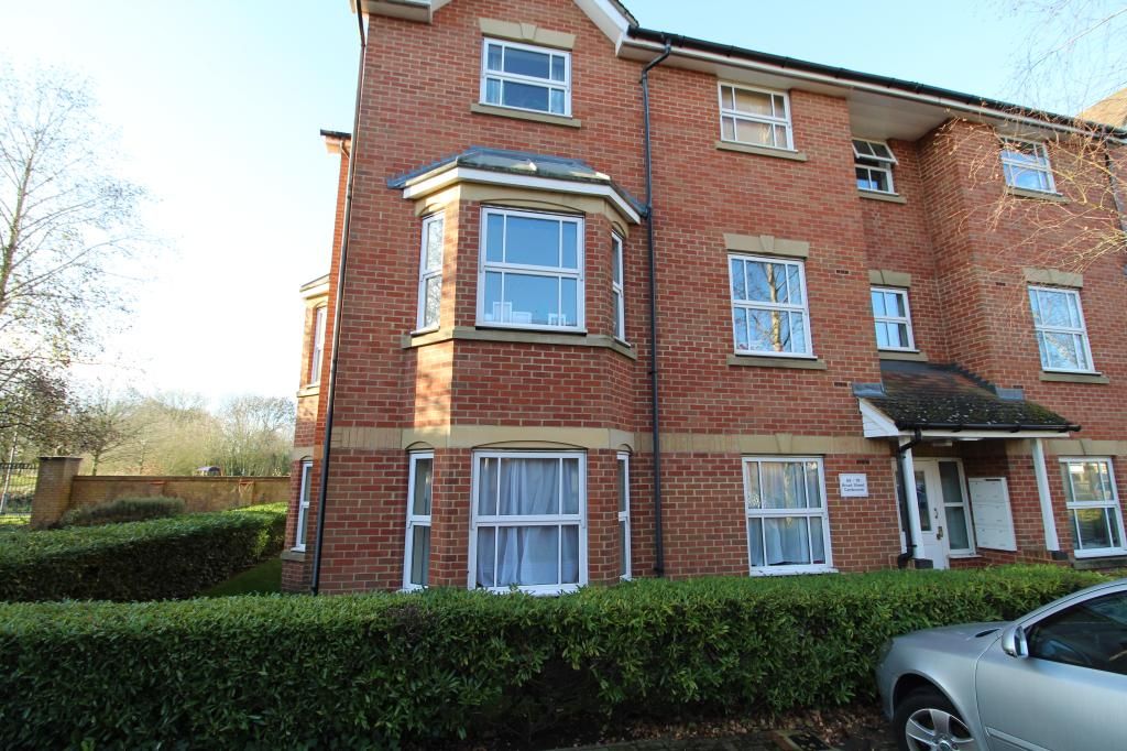 2 bed flat to rent in Broad Street, Great Cambourne, Cambridge CB23