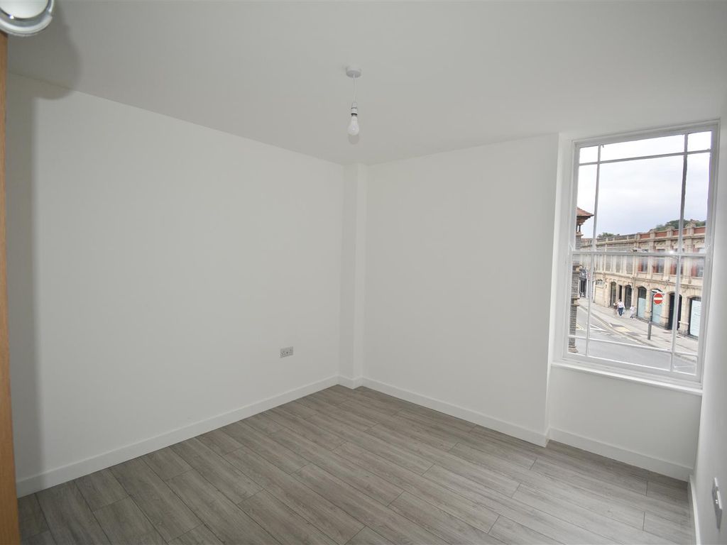 3 bed flat to rent in The Triangle, Clevedon, North Somerset BS21 Zoopla