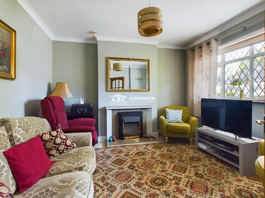 2 bed semidetached bungalow for sale in Highview Gardens, Edgware HA8