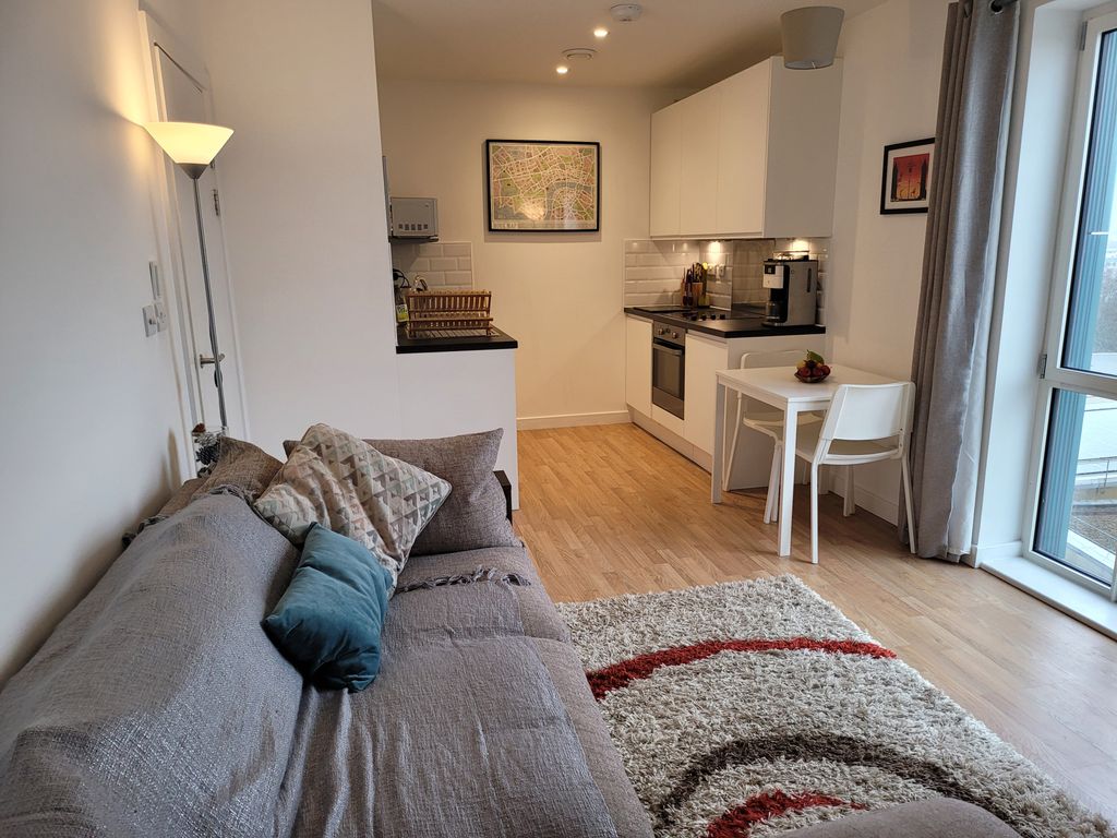 1 bed flat for sale in Mapleton Crescent, London SW18, £330,000 Zoopla