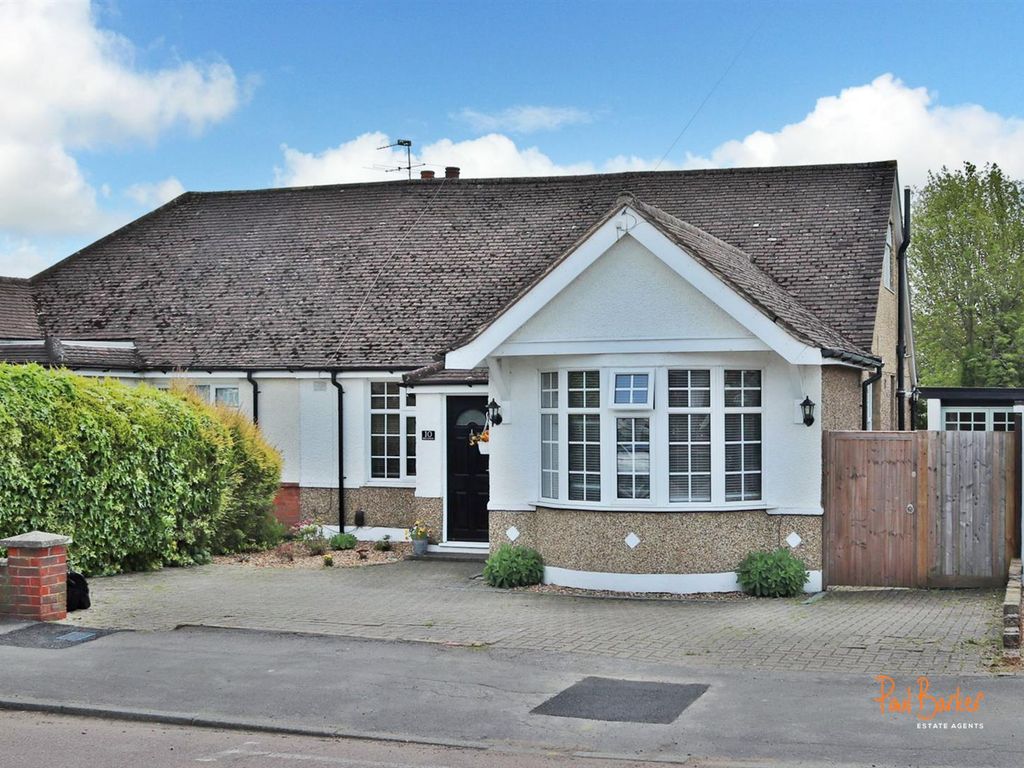 4 bed semidetached house for sale in West Avenue, Chiswell Green, St