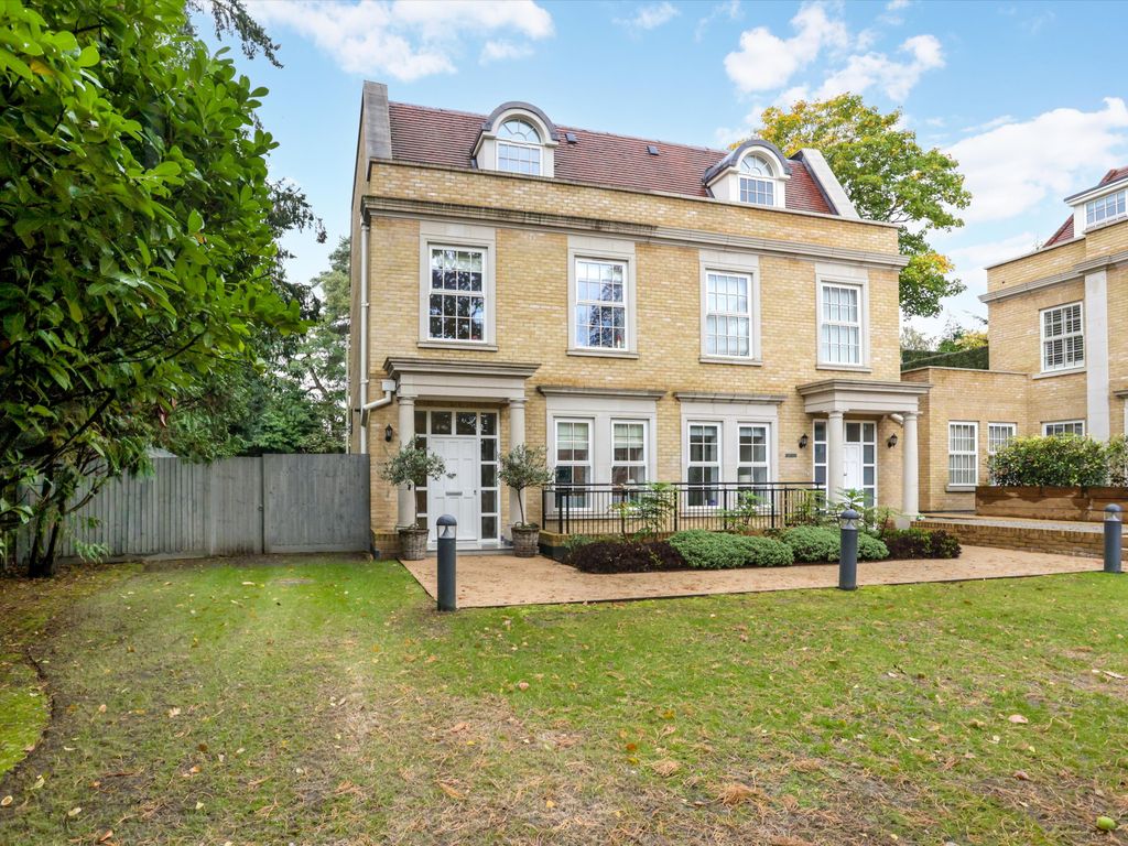 4 bed semidetached house for sale in Ridgewood, Brooklands Road