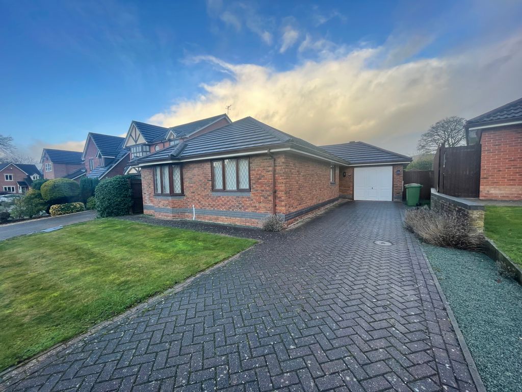 3 bed detached bungalow for sale in Barnfield Close, Oswestry SY11 Zoopla