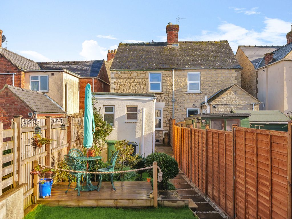 2 bed end terrace house for sale in Mount Pleasant, Bisley Old Road