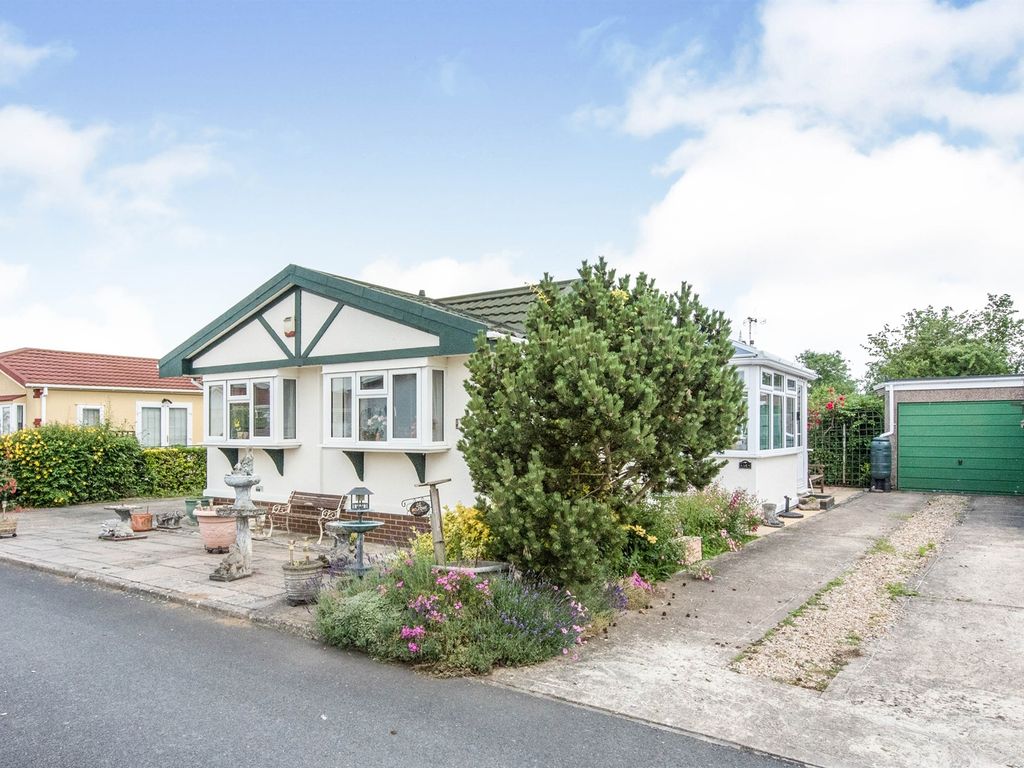 2 bed mobile/park home for sale in Redhill Lane, Watton, Thetford IP25