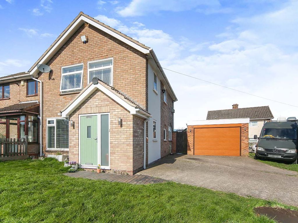 3 bed semidetached house for sale in Springfield Road, Sutton