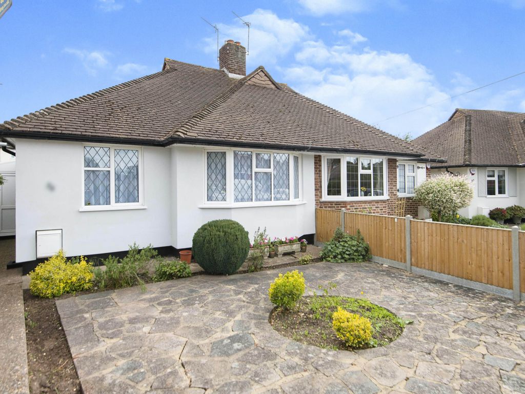 3 bed bungalow for sale in Parkdale Crescent, Worcester Park KT4 Zoopla