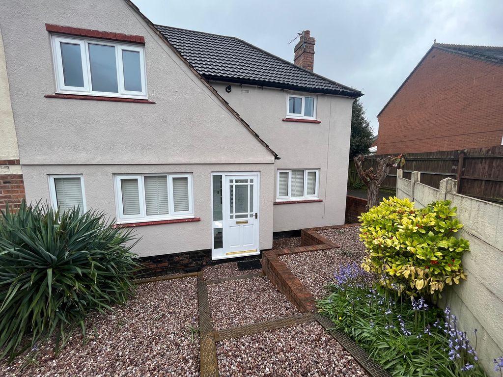 3 bed property to rent in Upper Ettingshall Road, Coseley, Bilston WV14