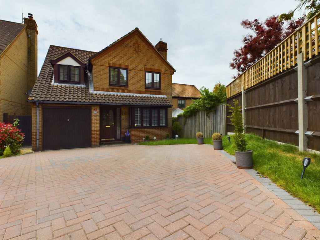 4 bed detached house to rent in Highwood Ridge, Hatch Warren