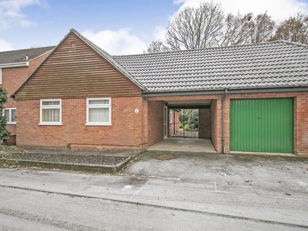 2 bed detached bungalow for sale in Craven Drive, Highwoods, Colchester