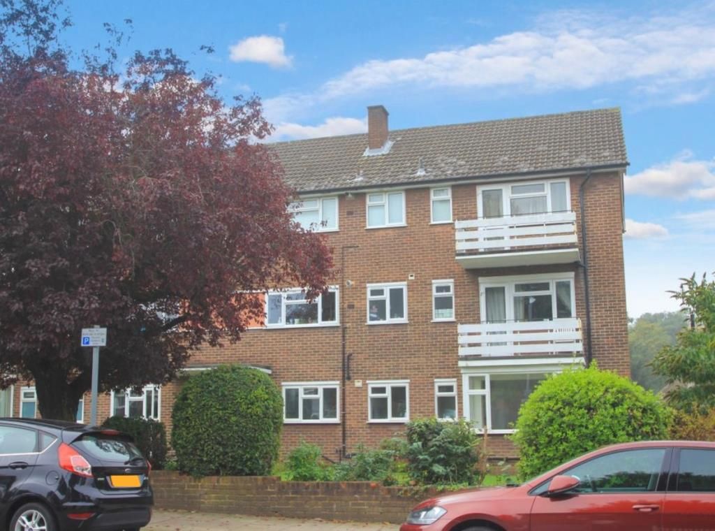 2 bed flat to rent in Cranes Park, Surbiton KT5 Zoopla