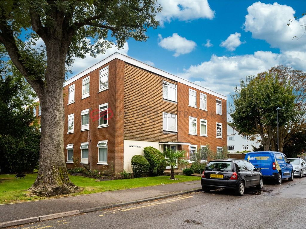 1 bed flat to rent in The Chestnuts, Cornwall Road, Pinner, Middlesex