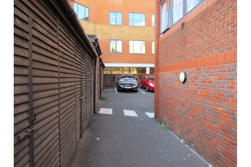 1 bed flat to rent in Goldsworth Road, Woking GU21 Zoopla