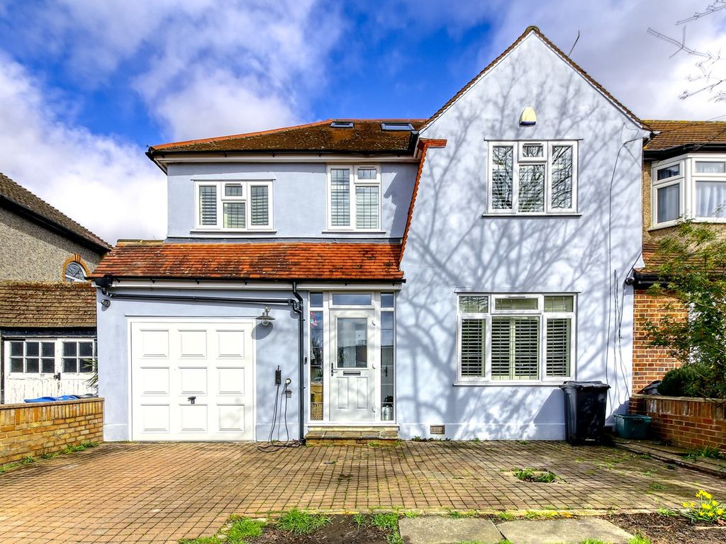 5 bed semidetached house for sale in Franklin Crescent, Mitcham CR4