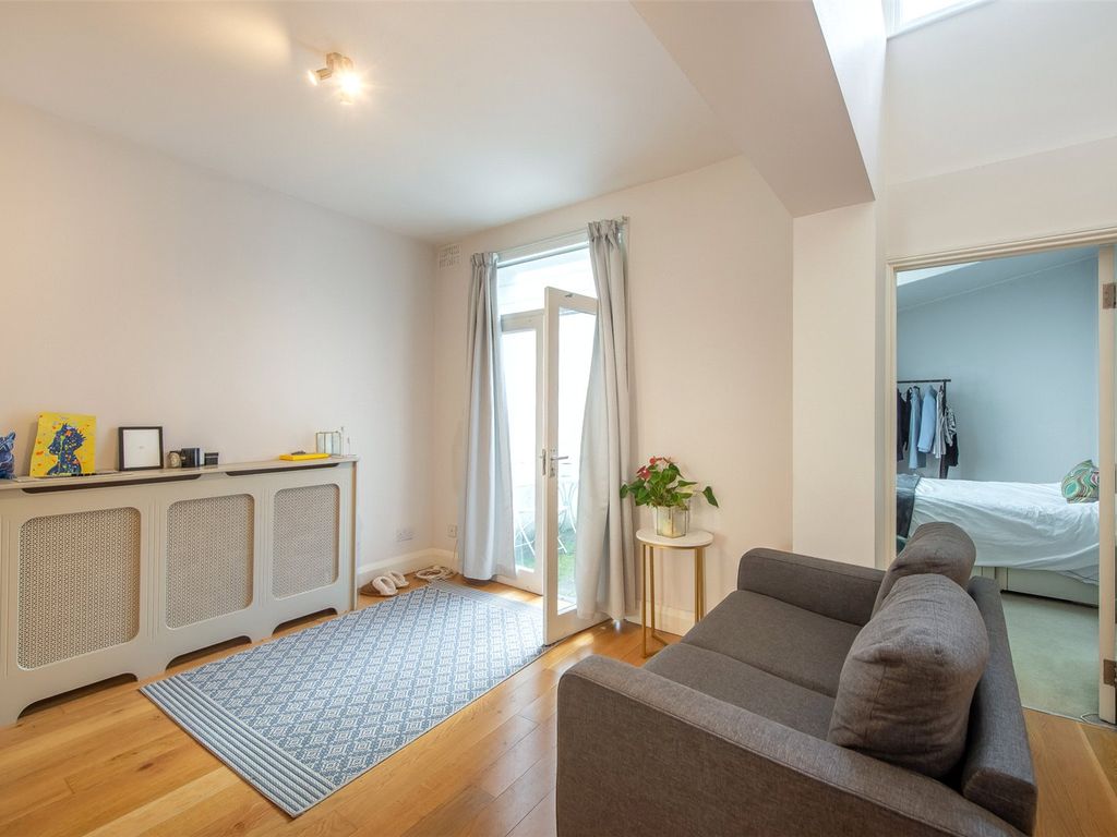 Warwick Way, Pimlico SW1V  