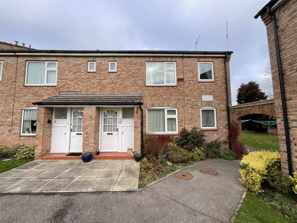 2 bed flat for sale in Danes Dyke, Scarborough YO12, £90,000 Zoopla