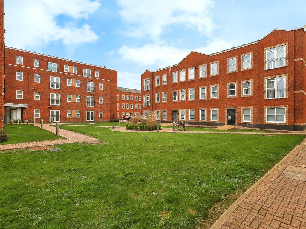 1 bed flat for sale in Woodside Park, Rugby CV21, £126,500 Zoopla