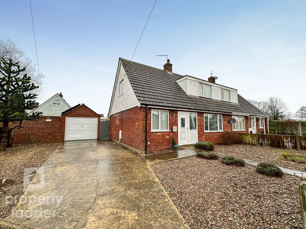 3 bed semidetached house for sale in Springdale Crescent, Brundall