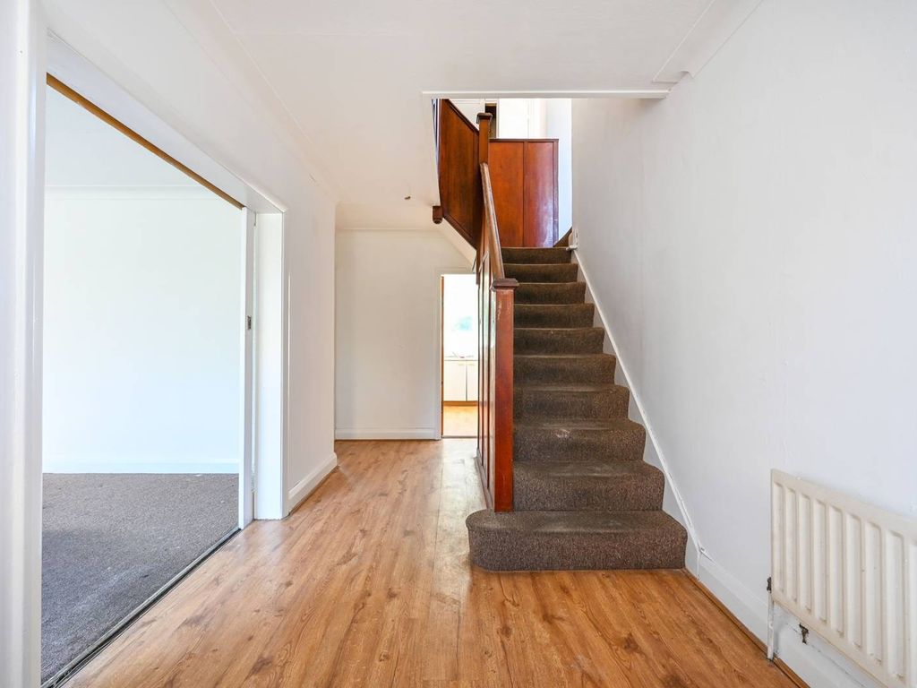 4 bed semidetached house for sale in Robin Hood Way, Kingston Vale