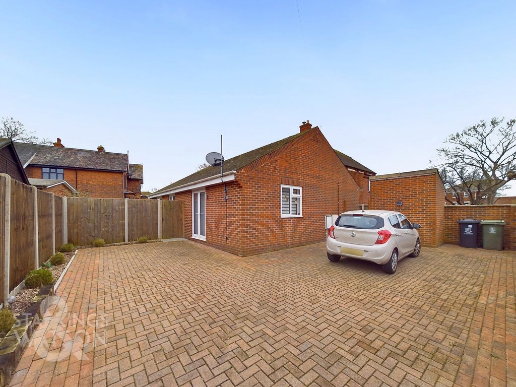 2 bed detached bungalow for sale in Burnt Lane, Gorleston, Great