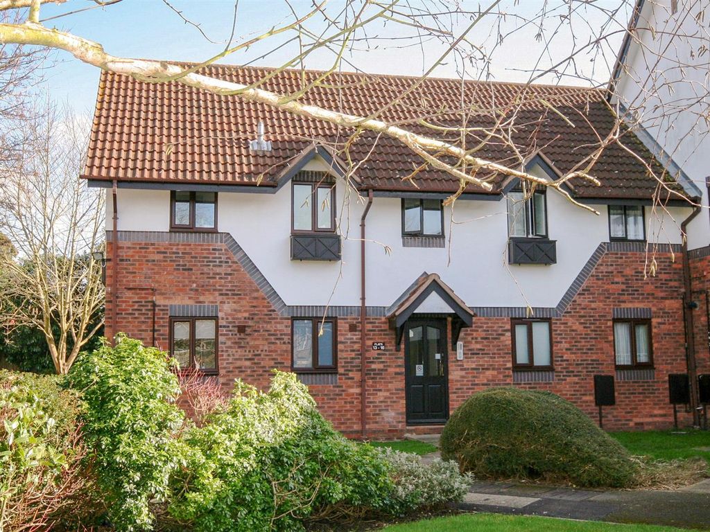 Studio to rent in Osprey Close, West Drayton UB7, £900 pcm Zoopla