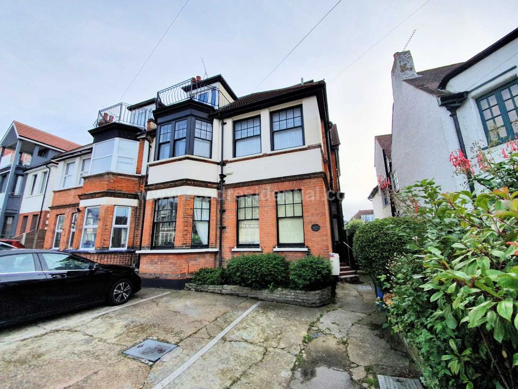 2 bed flat for sale in Valkyrie Road, Westcliff On Sea SS0, £225,000