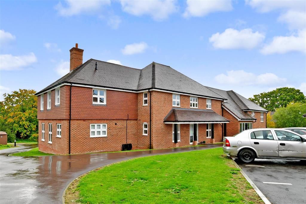 2 bed flat for sale in Bramley Vale, Cranleigh, Surrey GU6 Zoopla