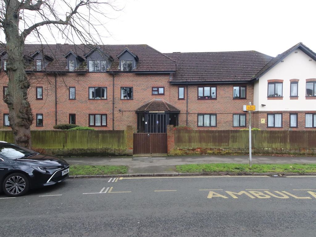 2 bed property for sale in Sevenoaks Road, Farnborough, Orpington BR6