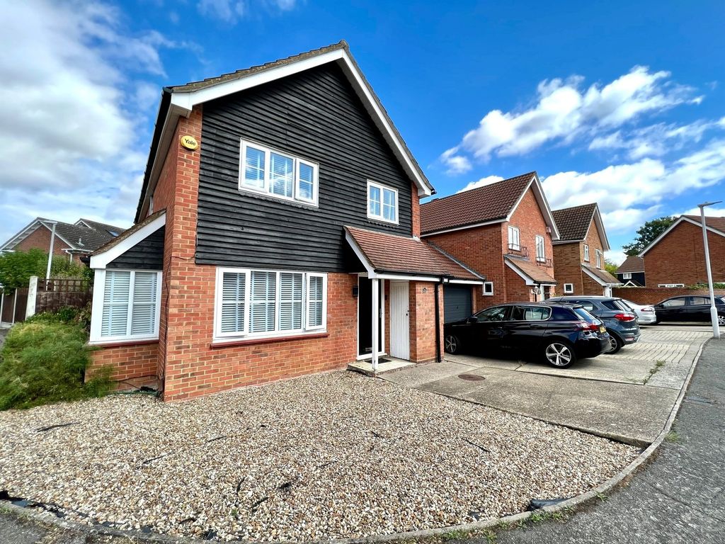 4 bed detached house for sale in Kennedy Avenue, Laindon, Basildon SS15