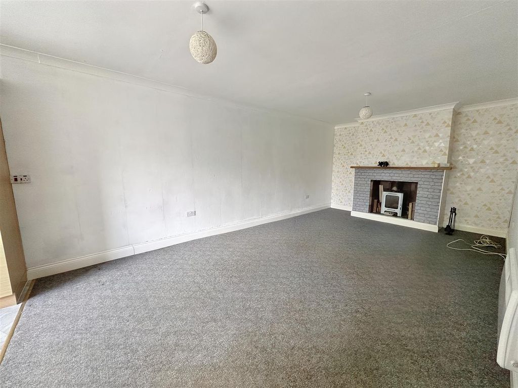 2 bed flat for sale in Melville Street, Pembroke Dock SA72 Zoopla