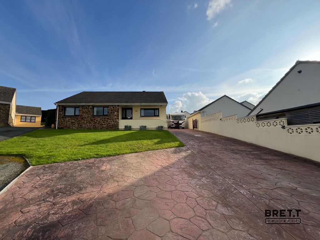 4 bed detached bungalow for sale in Pentle Close, Pentlepoir