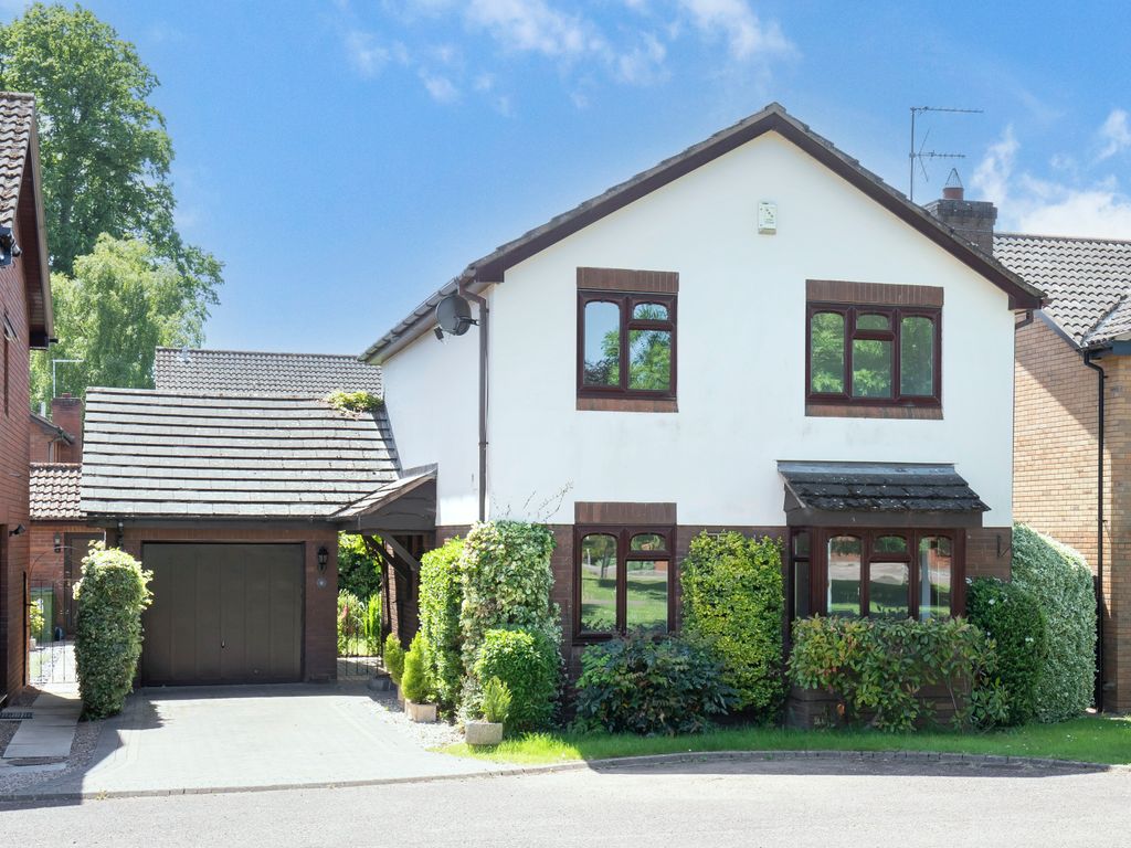 4 bed detached house to rent in Willowherb Close, Prestbury, Cheltenham