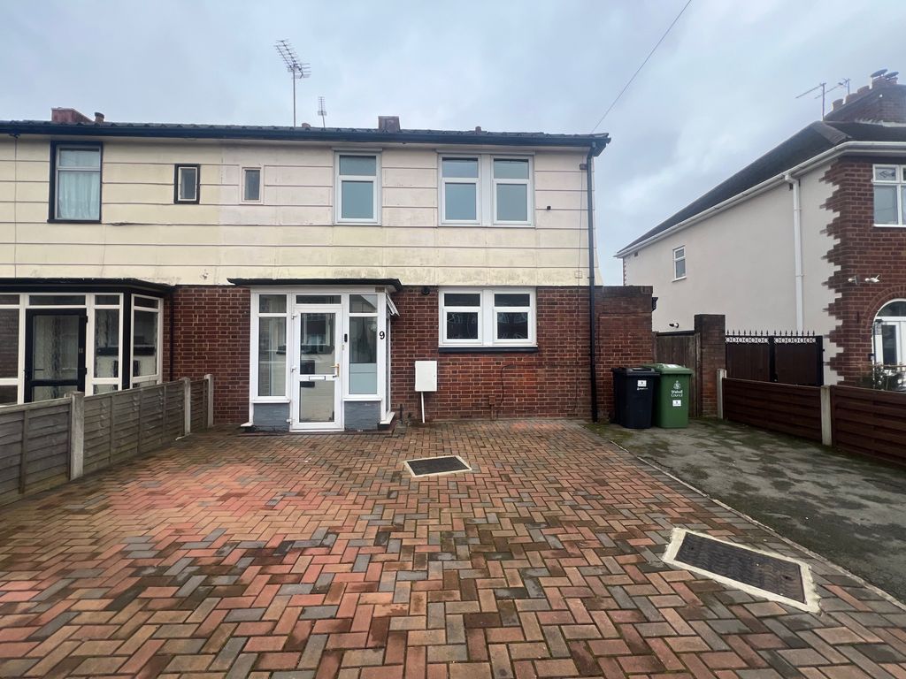 3 bed property to rent in York Avenue, Willenhall WV13, £925 pcm Zoopla