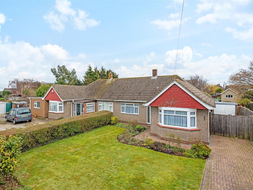 2 bed semidetached bungalow for sale in Hill Close, Istead Rise