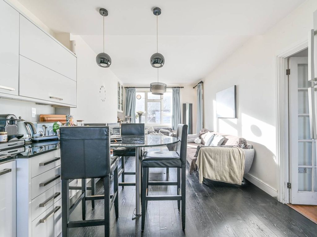 3 bed flat for sale in Corunna Road, Nine Elms, London SW8, £400,000