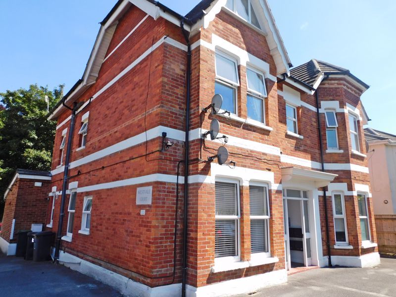 1 bed flat for sale in Ground Floor Garden Flat. Alumhurst Road, Westbourne, Bournemouth BH4