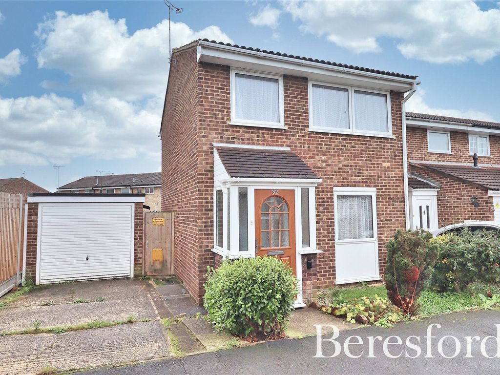 3 bed end terrace house for sale in Cornflower Drive, Chelmsford CM1, £