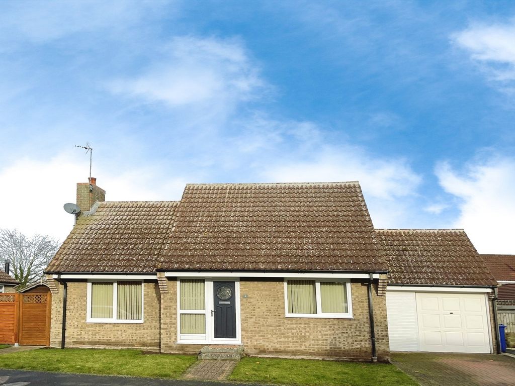 2 bed bungalow to rent in Broadmanor, North Duffield, Selby YO8, £850