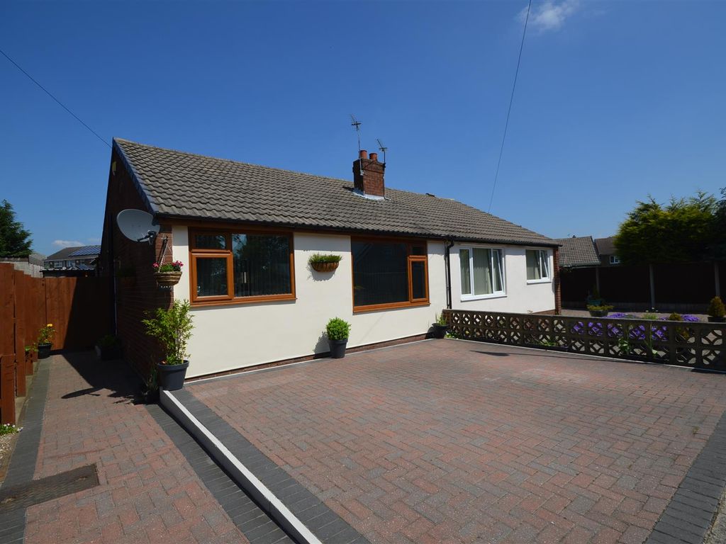 2 bed semidetached bungalow for sale in Junction Lane, Ossett WF5, £