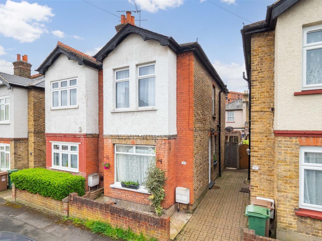 2 bed semidetached house for sale in Vicarage Road, Sutton SM1, £