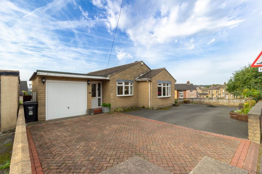2 bed bungalow for sale in Claremount Road, Halifax, West Yorkshire HX3