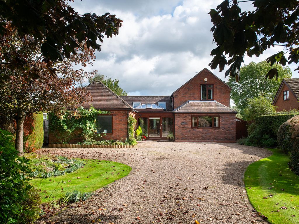 4 bed detached house for sale in Bishampton Road, Flyford Flavell