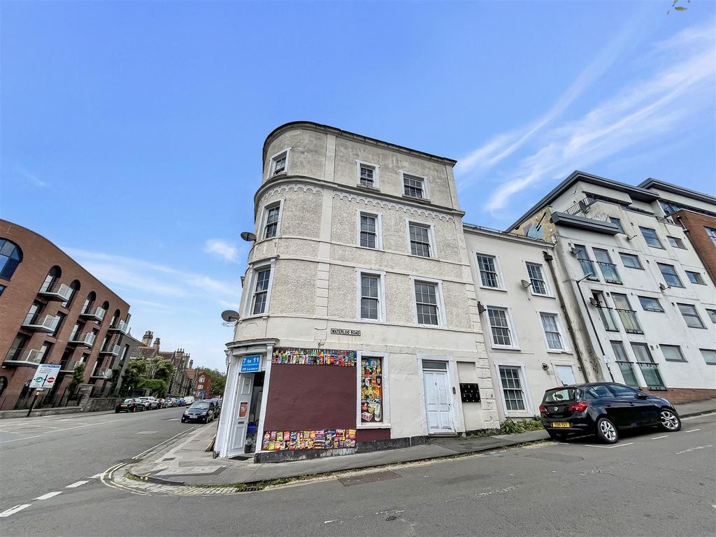 2 bed flat for sale in Waterloo Road, St. Philips, Bristol BS2, £
