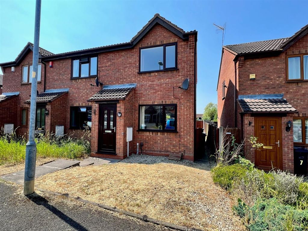 2 bed end terrace house for sale in Squires Court, Brierley Hill DY5