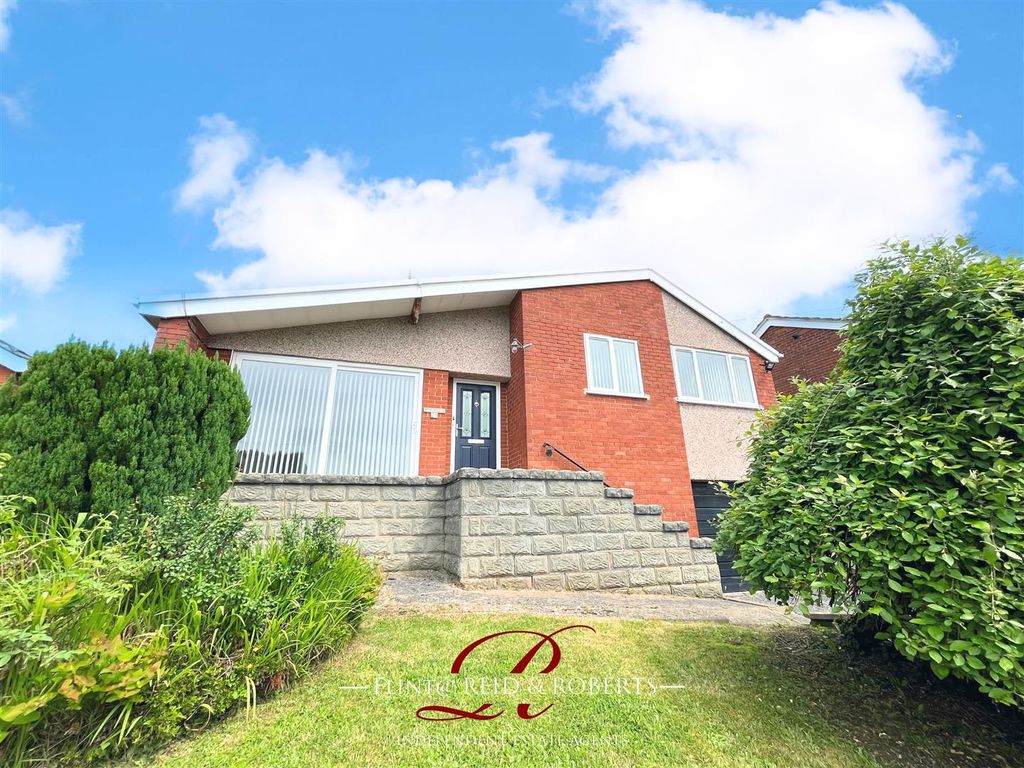 3 bed detached bungalow for sale in Brookdale Avenue, Flint CH6, £