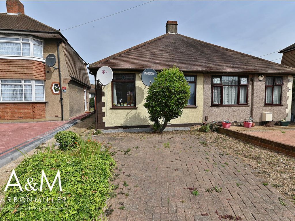 2 bed semidetached bungalow for sale in Mossford Lane, Ilford IG6 Zoopla