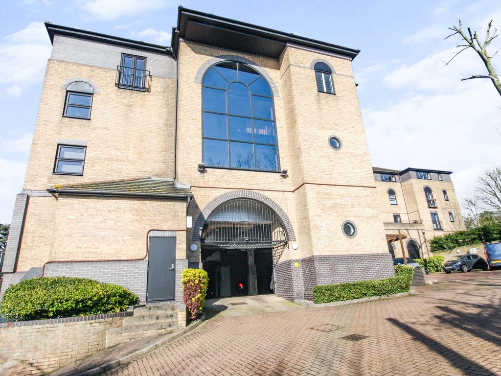 1 bed flat to rent in Langthornes, Stock Road, Billericay CM12, £1,050