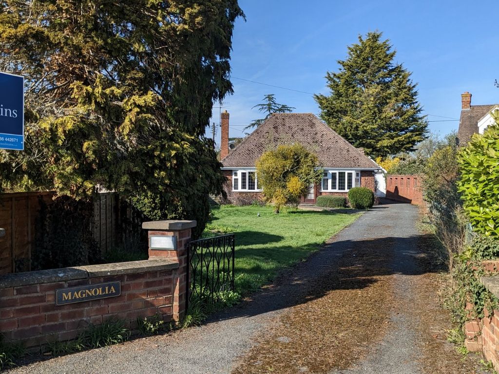 3 bed bungalow for sale in Station Road, Harvington, Evesham