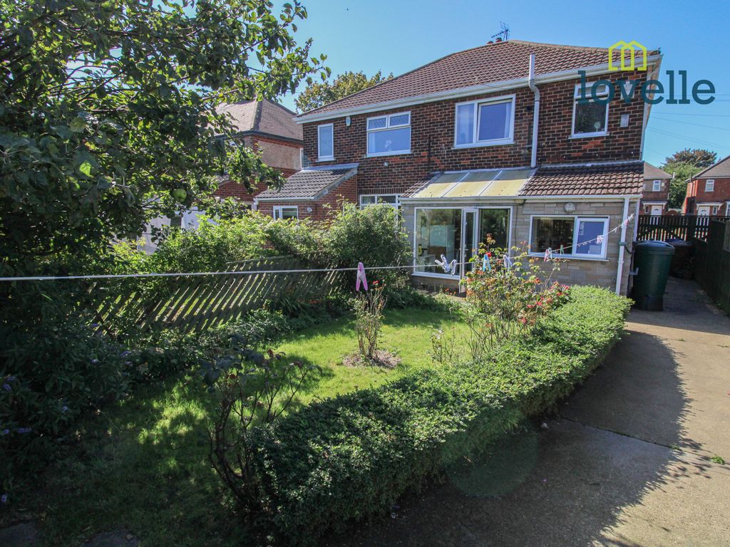3 bed semidetached house for sale in Chelmsford Avenue, Grimsby DN34